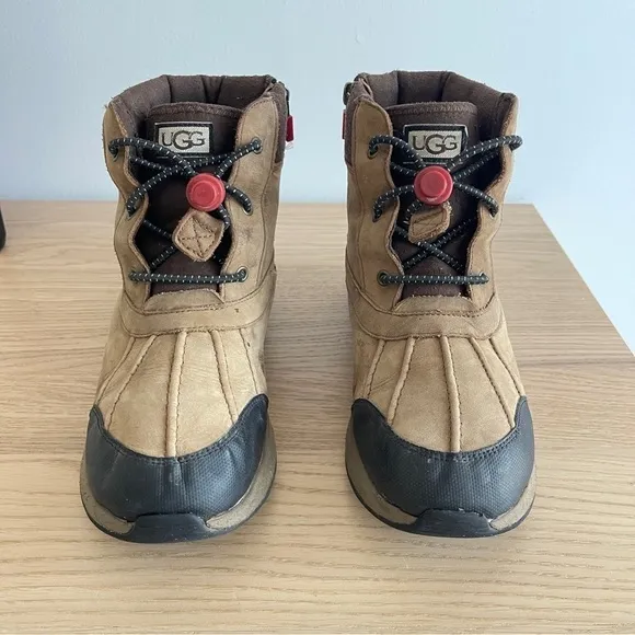 UGG Turlock Waterproof Leather Weather Snow Boot Big Kids Size 6 brown winter