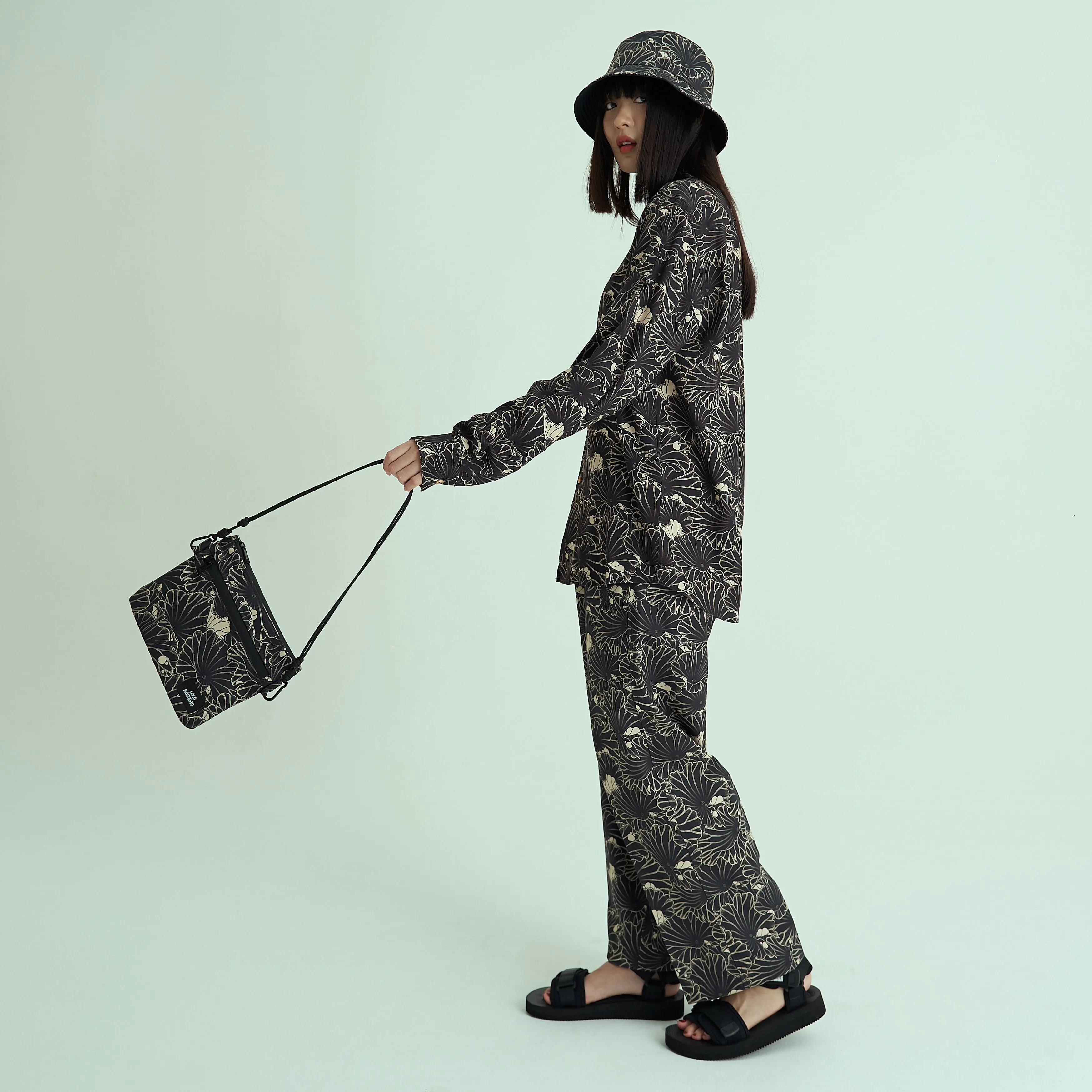 [UNISEX] GAKKIN X LOCO MOSQUITO JAPANESE LOTUS SACOCHE BAG