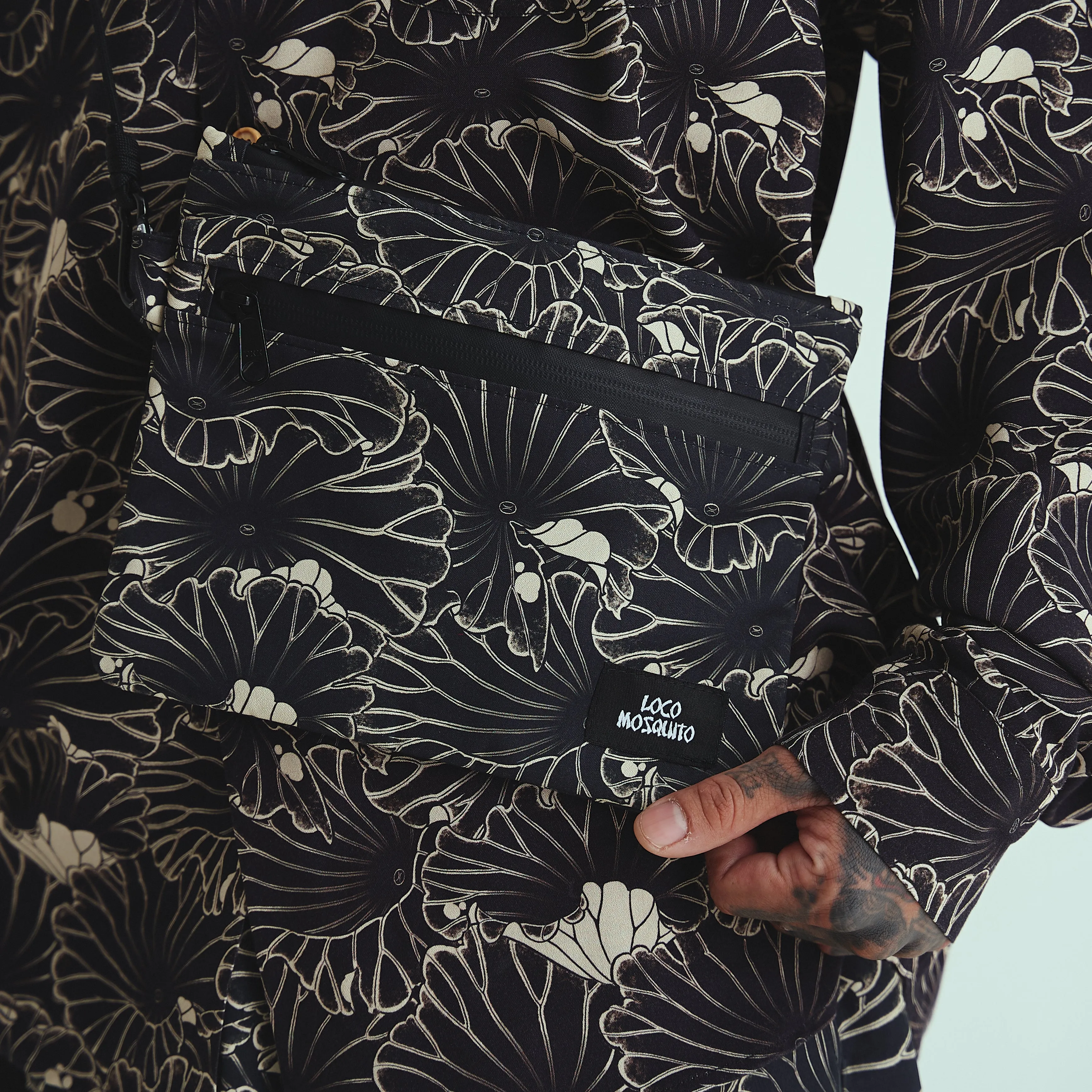 [UNISEX] GAKKIN X LOCO MOSQUITO JAPANESE LOTUS SACOCHE BAG
