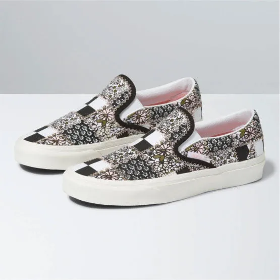 Vans Unisex Classic Slip-On Shoes