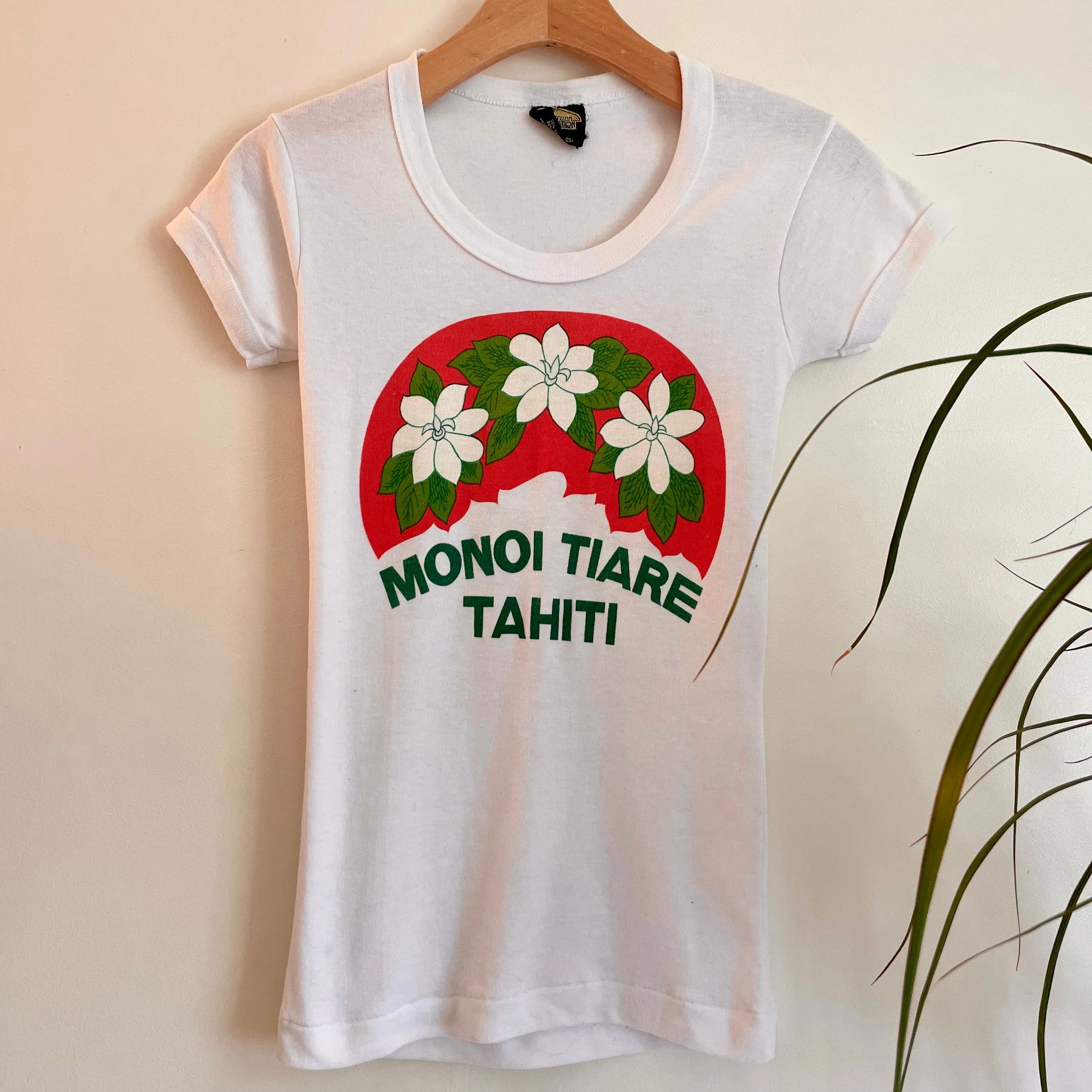 Vintage 70s 80s Hawaiian Perfection Monoi Tiare Tahiti Souvenir Scoop neck pullover // size Small Medium (HT2260)