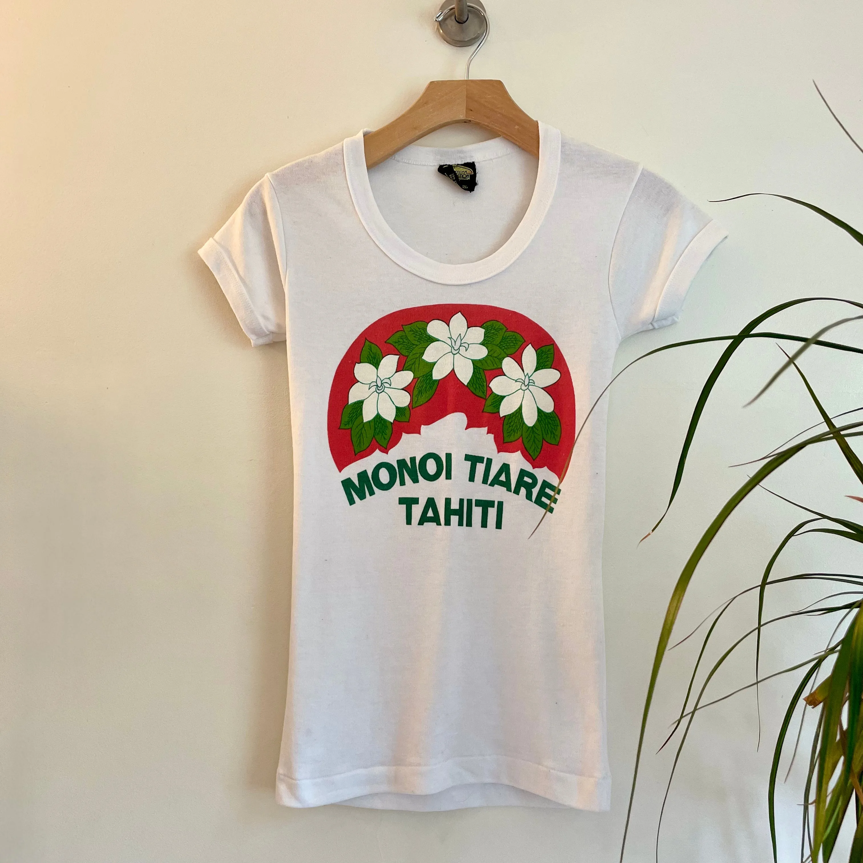 Vintage 70s 80s Hawaiian Perfection Monoi Tiare Tahiti Souvenir Scoop neck pullover // size Small Medium (HT2260)