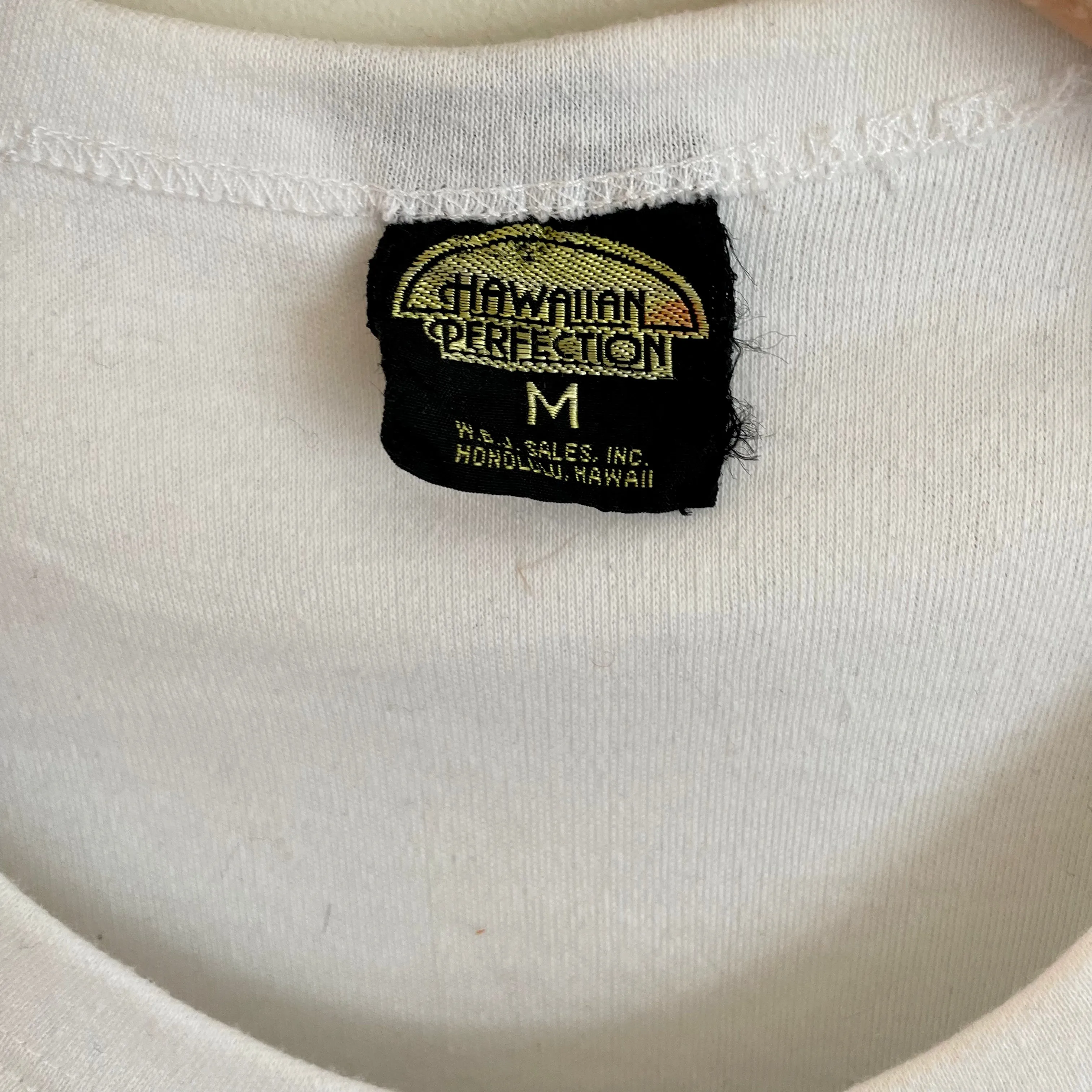 Vintage 70s 80s Hawaiian Perfection Monoi Tiare Tahiti Souvenir Scoop neck pullover // size Small Medium (HT2260)