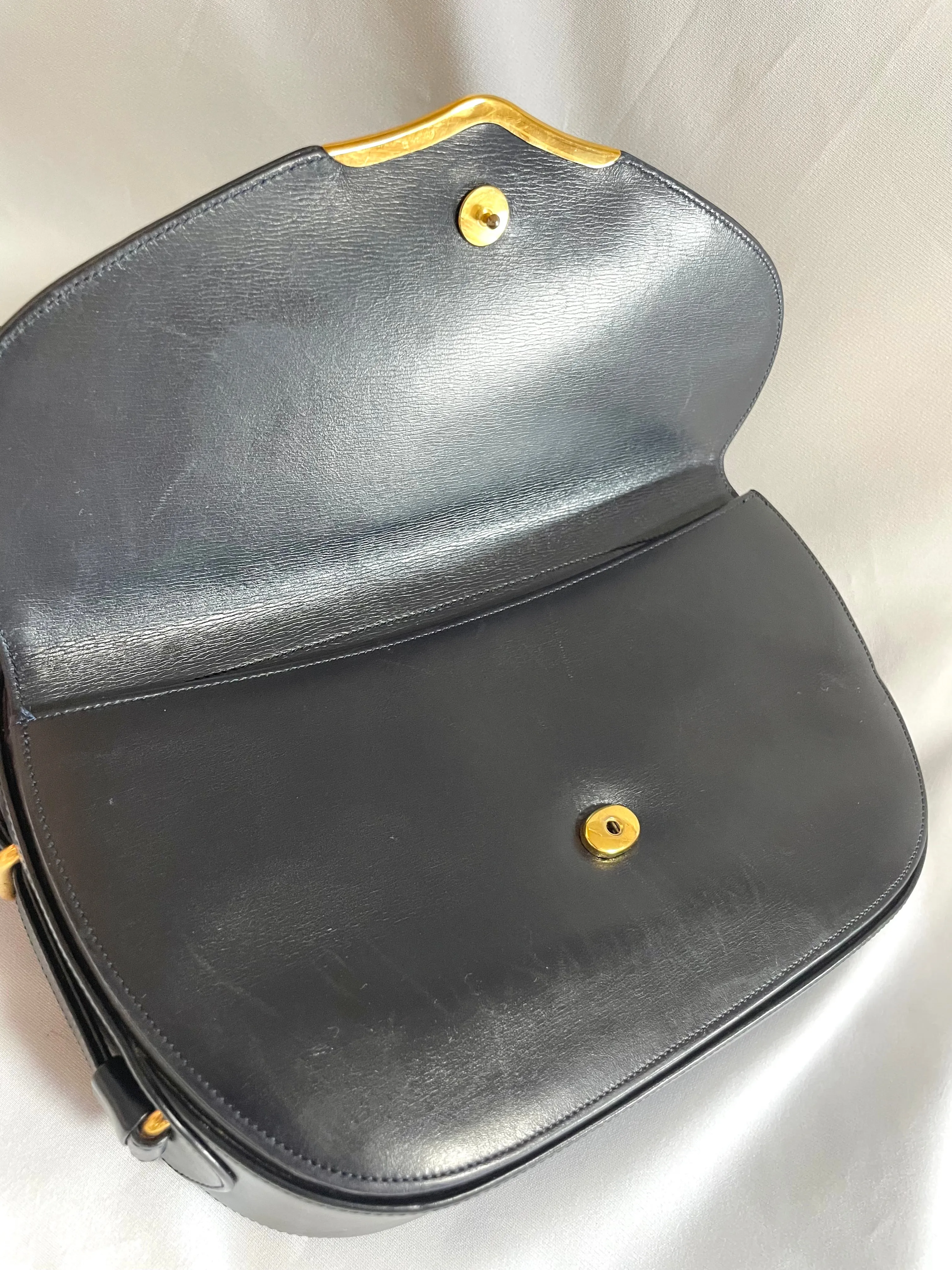 Vintage Cartier navy oval shape shoulder bag with blue stone and golden frame flap. Classic purse from Sapphire line. 050919ac1