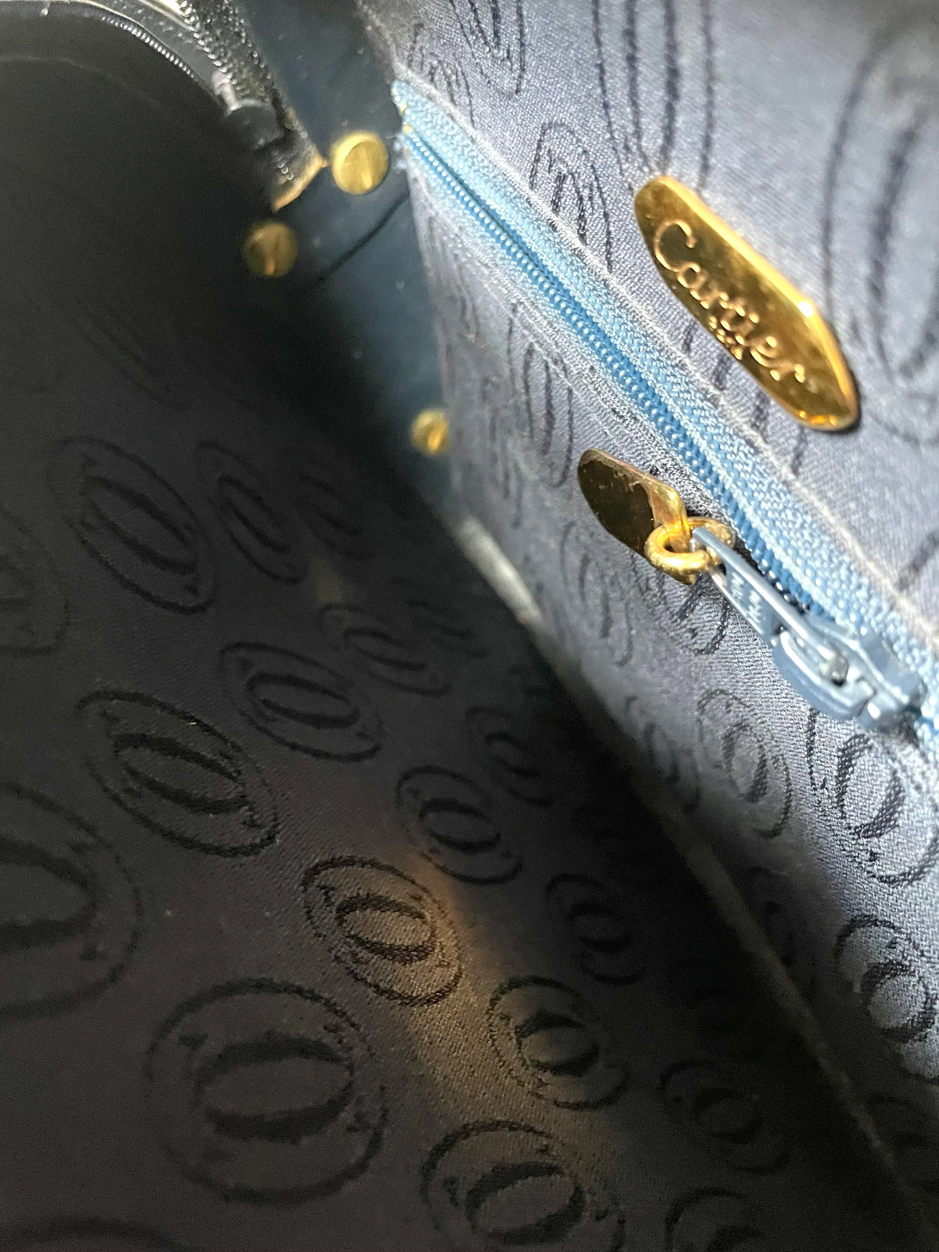 Vintage Cartier navy oval shape shoulder bag with blue stone and golden frame flap. Classic purse from Sapphire line. 050919ac1