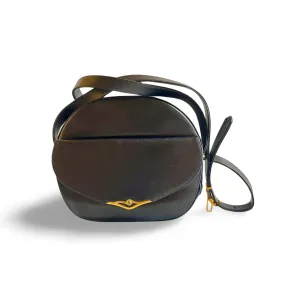 Vintage Cartier navy oval shape shoulder bag with blue stone and golden frame flap. Classic purse from Sapphire line. 050919ac1