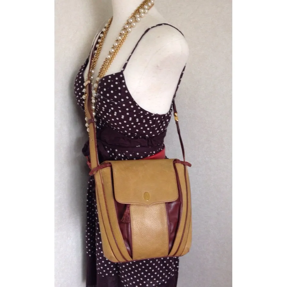 Vintage Cartier yellow mustard leather shoulder purse with gold-tone logo charm and wine leather tassel charm. Must de cartier collection