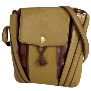 Vintage Cartier yellow mustard leather shoulder purse with gold-tone logo charm and wine leather tassel charm. Must de cartier collection