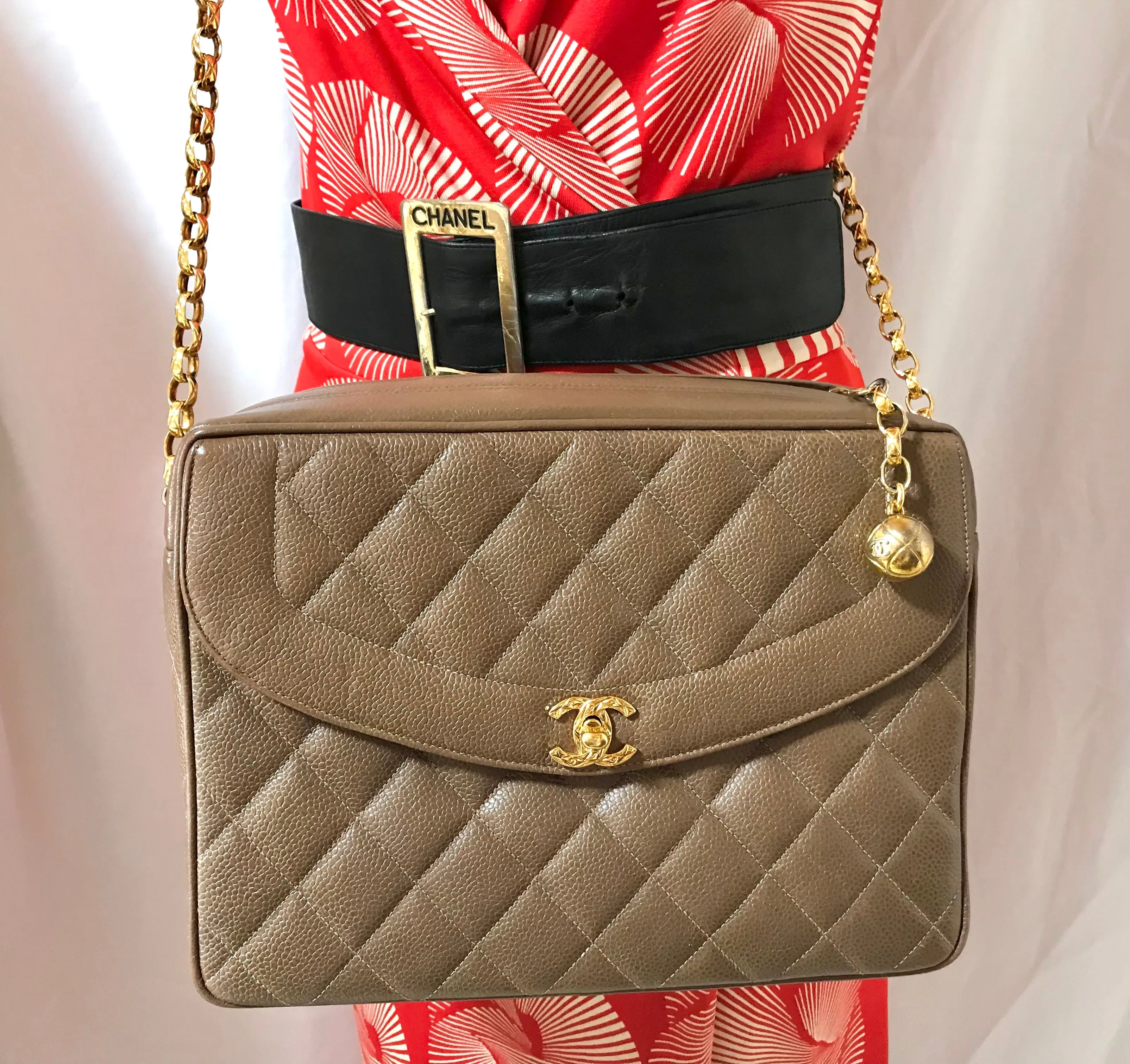 Vintage Chanel large brown caviar leather 2.55 camera bag style chain shoulder bag with golden CC ball charm. Must have purse. 0405161
