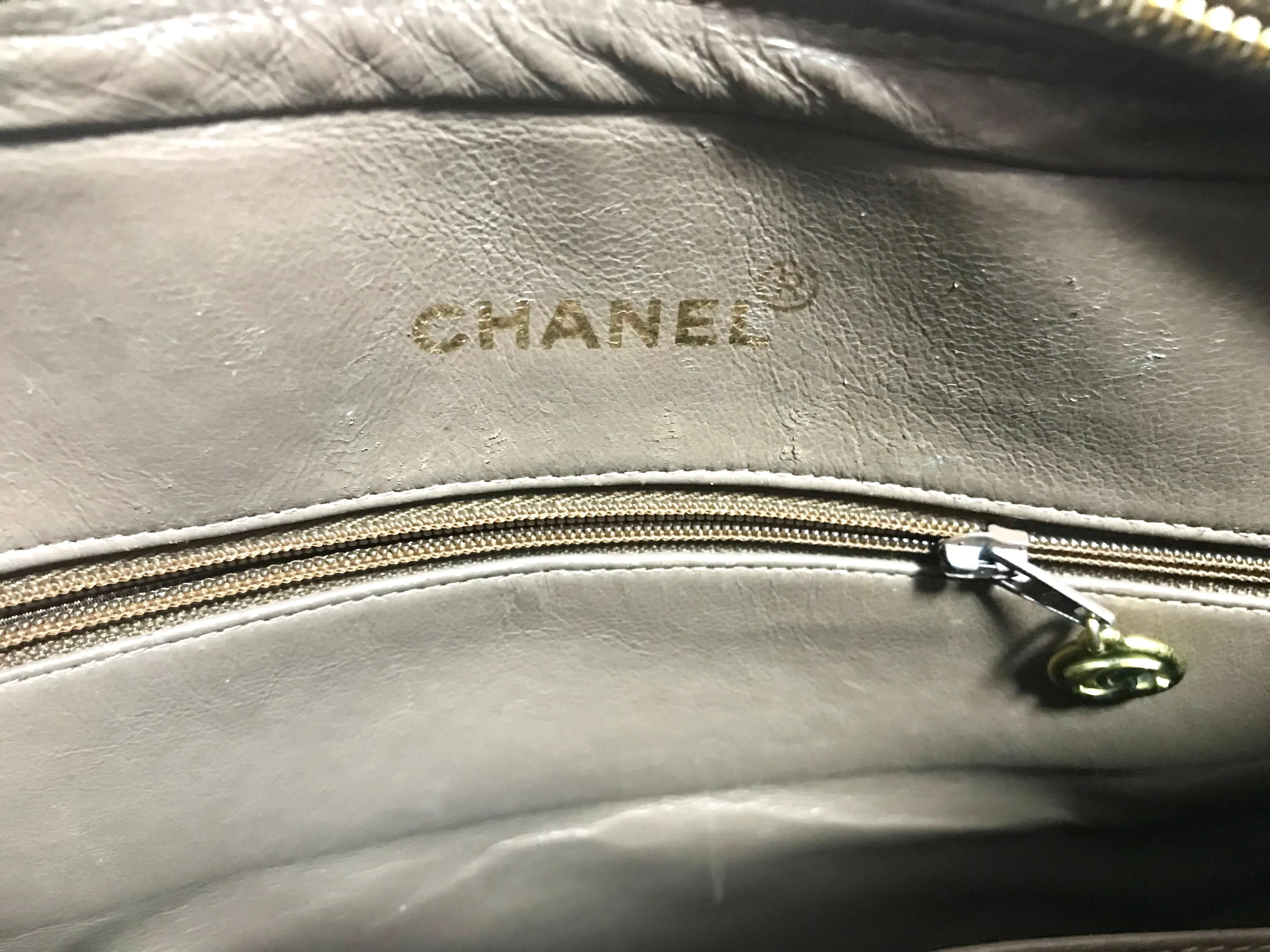 Vintage Chanel large brown caviar leather 2.55 camera bag style chain shoulder bag with golden CC ball charm. Must have purse. 0405161