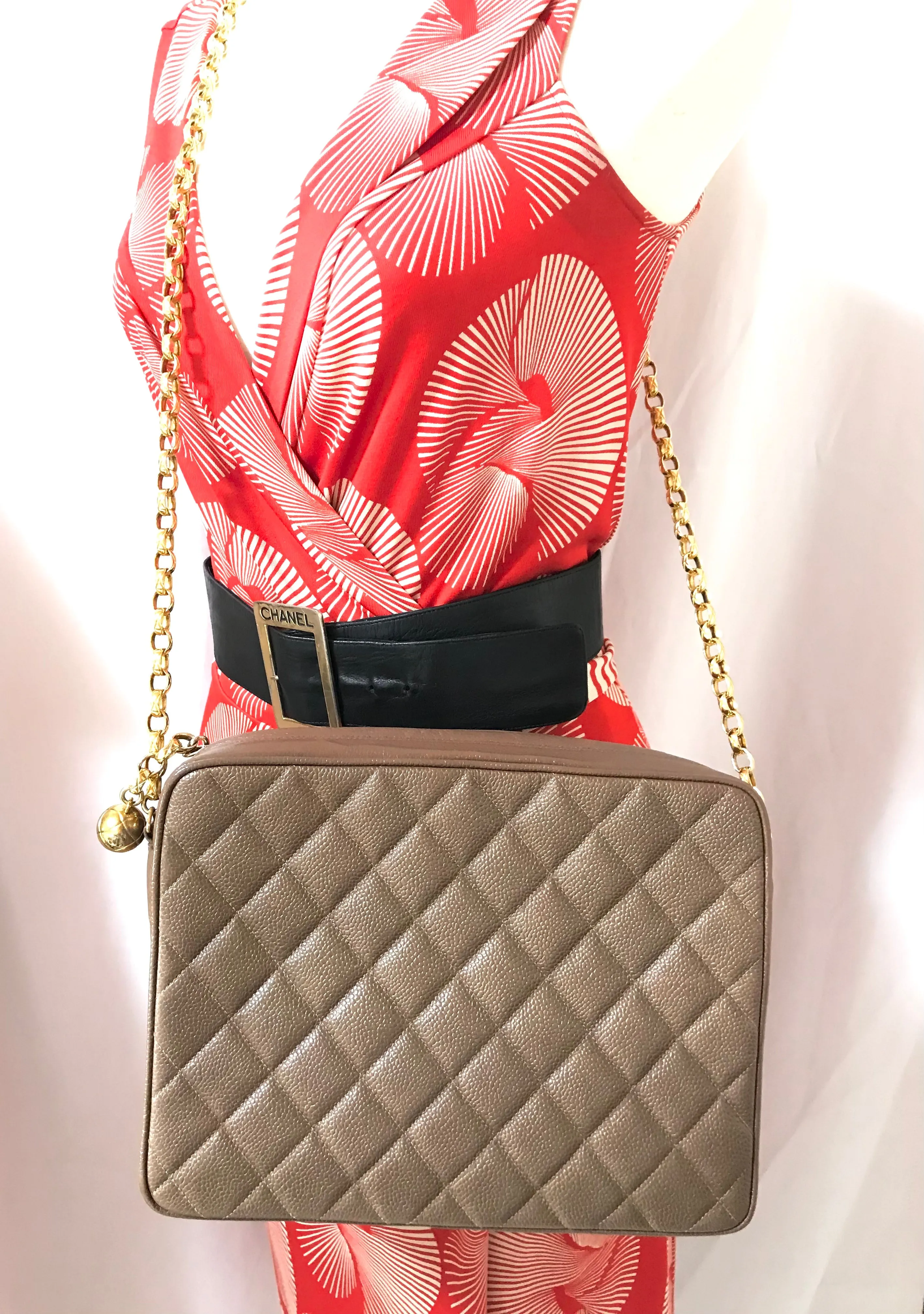 Vintage Chanel large brown caviar leather 2.55 camera bag style chain shoulder bag with golden CC ball charm. Must have purse. 0405161