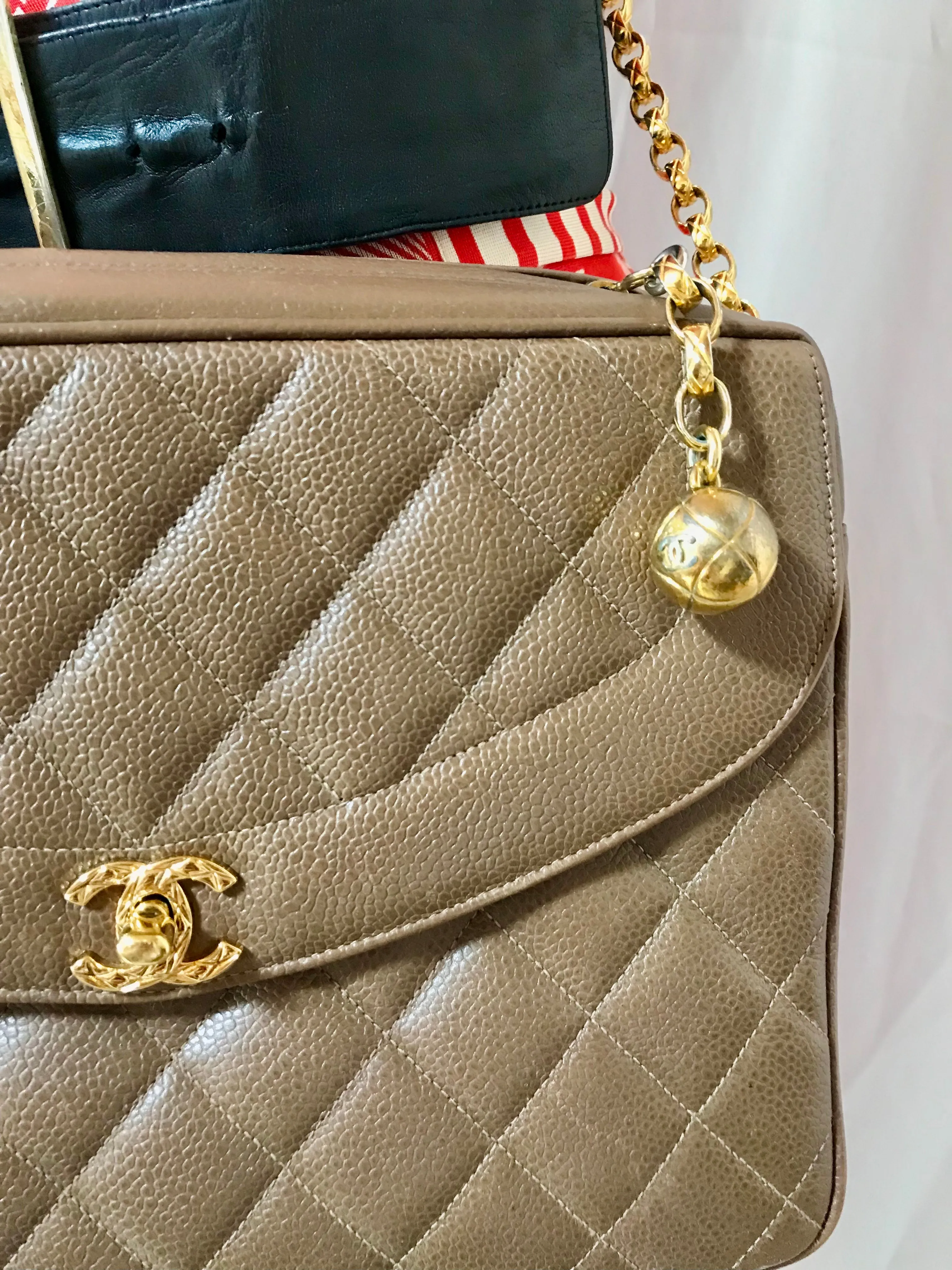Vintage Chanel large brown caviar leather 2.55 camera bag style chain shoulder bag with golden CC ball charm. Must have purse. 0405161