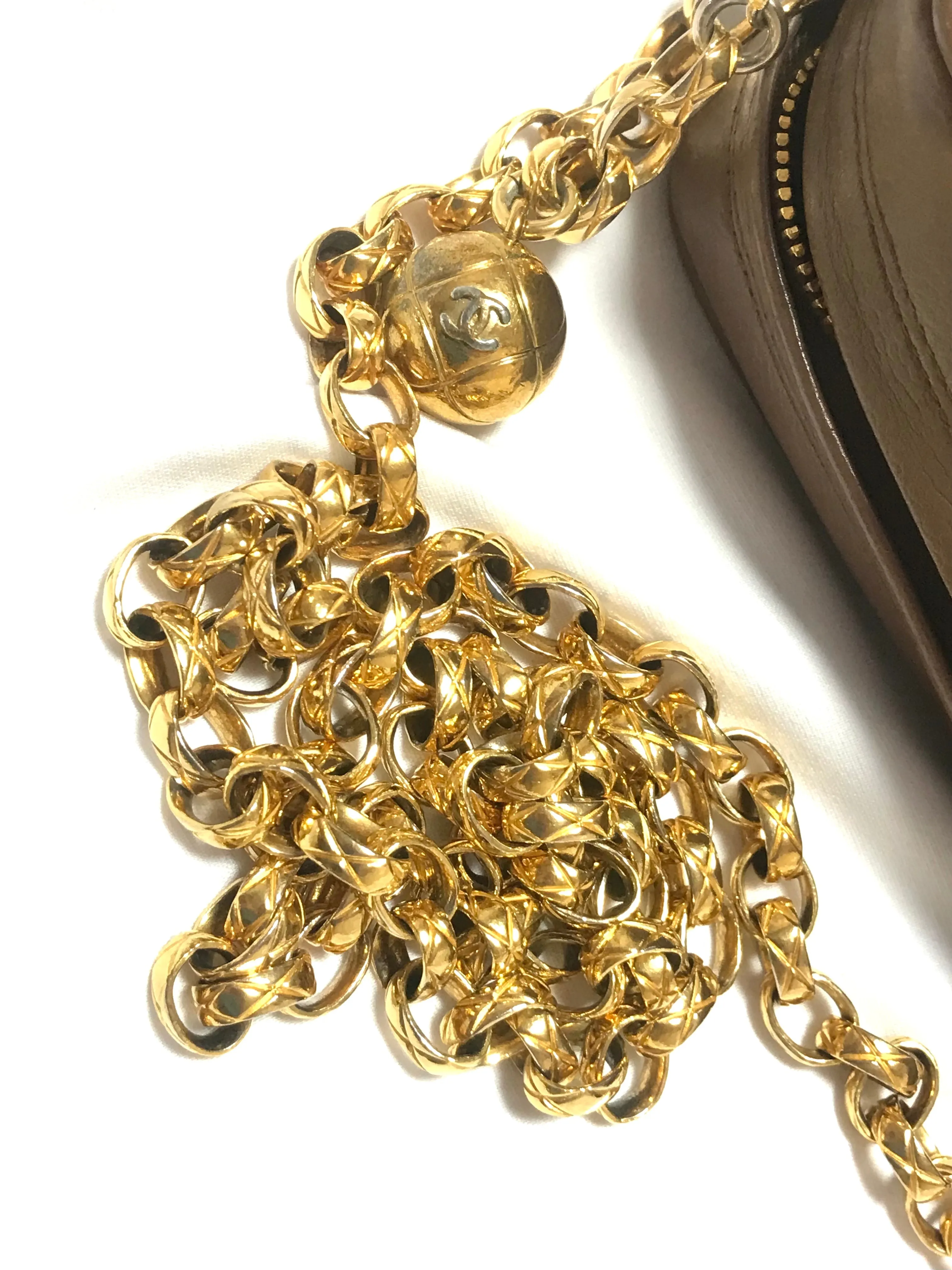 Vintage Chanel large brown caviar leather 2.55 camera bag style chain shoulder bag with golden CC ball charm. Must have purse. 0405161
