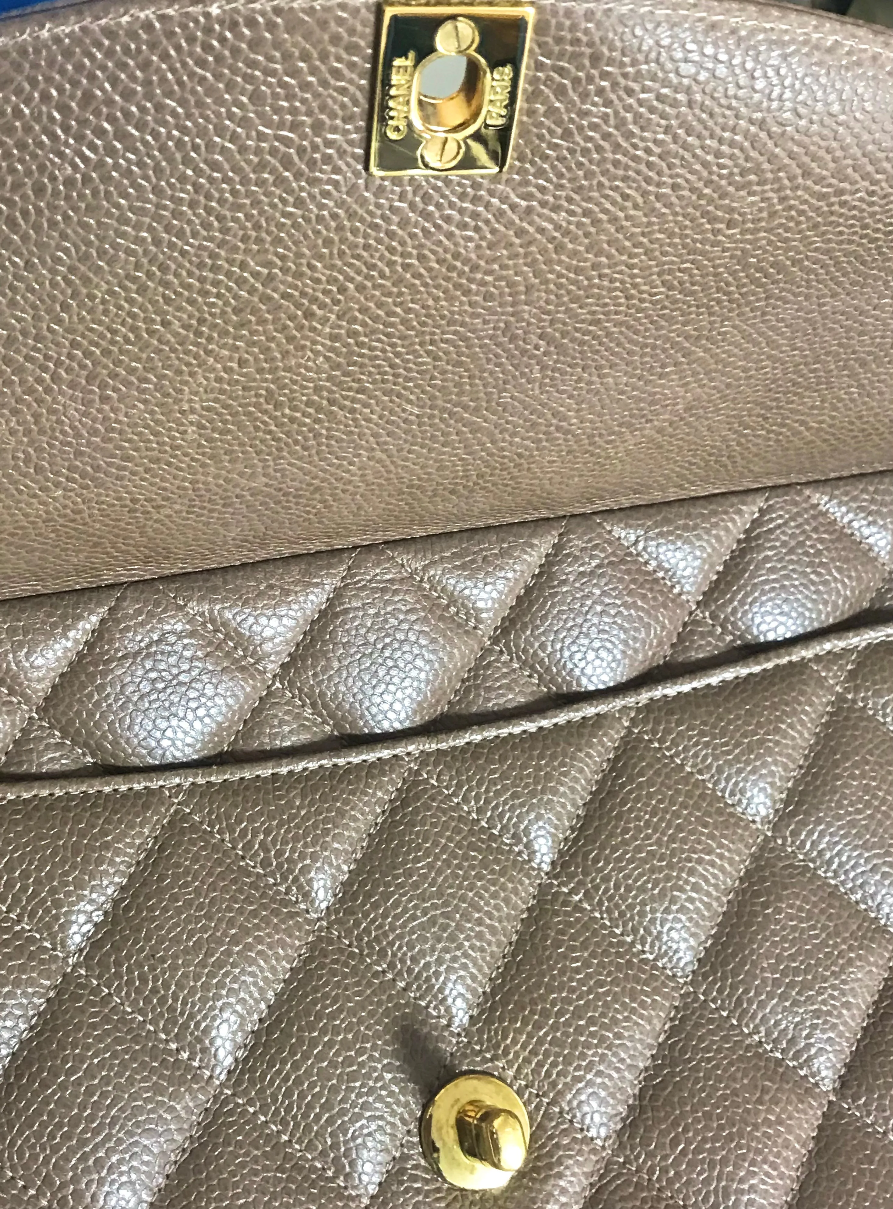 Vintage Chanel large brown caviar leather 2.55 camera bag style chain shoulder bag with golden CC ball charm. Must have purse. 0405161