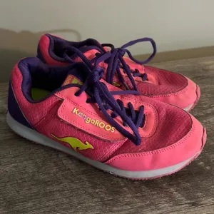 Vintage KangaROOS Pink Sneakers Big Kids Size 5 Hidden zipper pocket