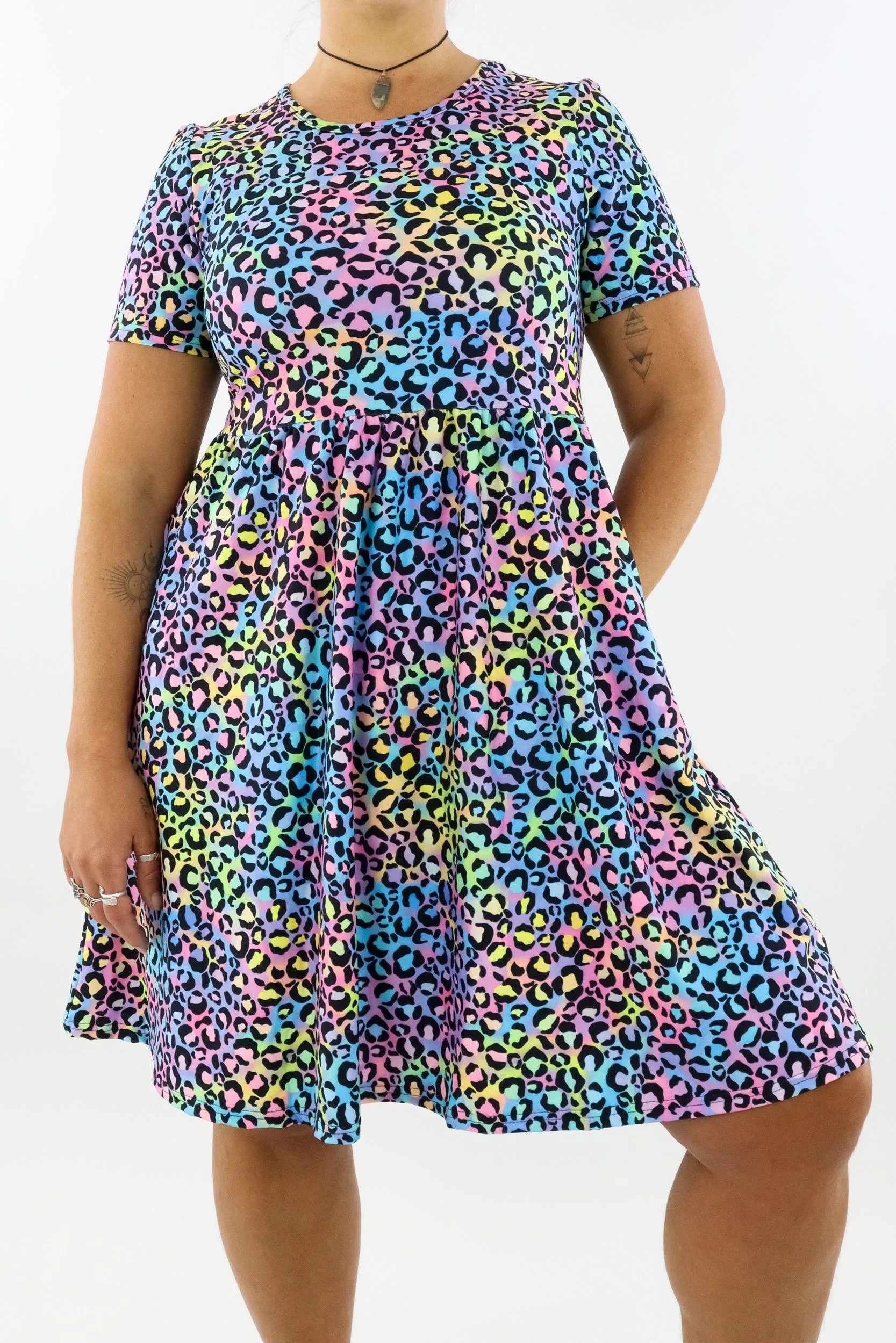 Vivid Leopard - Short Sleeve Skater Dress - Knee Length - Side Pockets