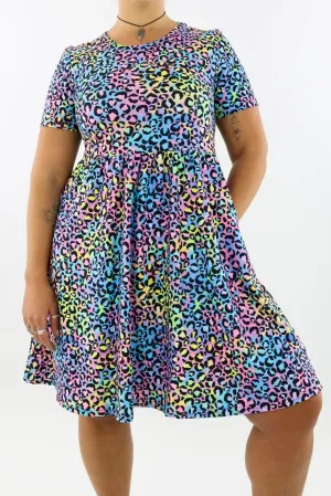 Vivid Leopard - Short Sleeve Skater Dress - Knee Length - Side Pockets